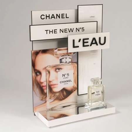 chanel-display-stand-2 |
